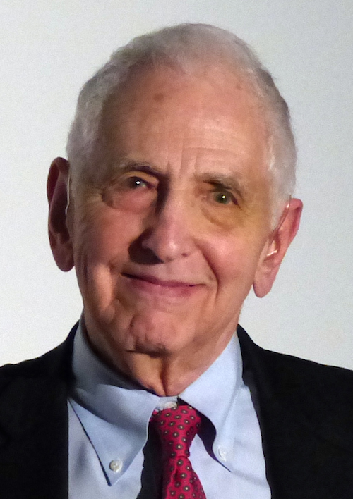 Daniel Ellsberg (b. \(1931\)) is most famous as the leaker of the Pentagon Papers. The 2017 movie The Post tells that story, with Ellsberg portrayed by actor Matthew Rhys. (Photograph by Bernd Gross.)